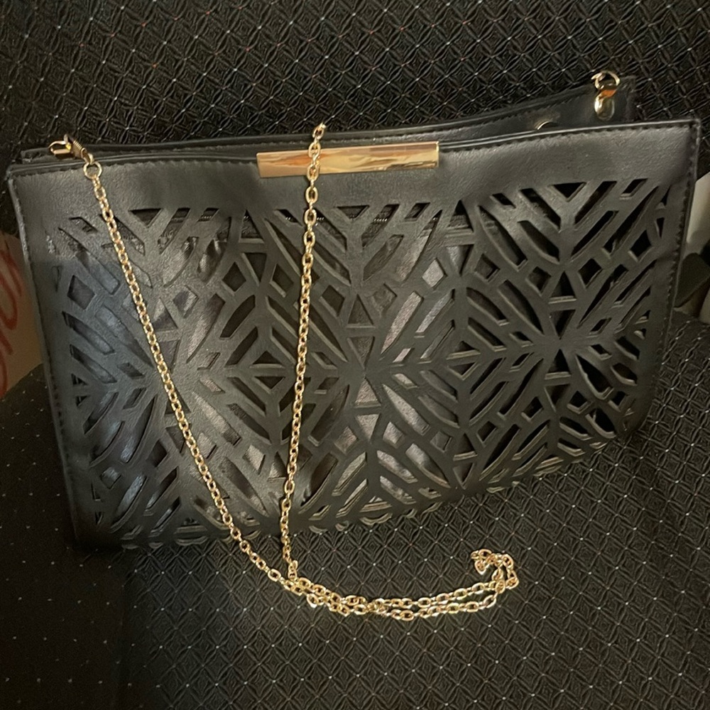 Black purse gold chain beautiful chain can be removed to wear like a clutch